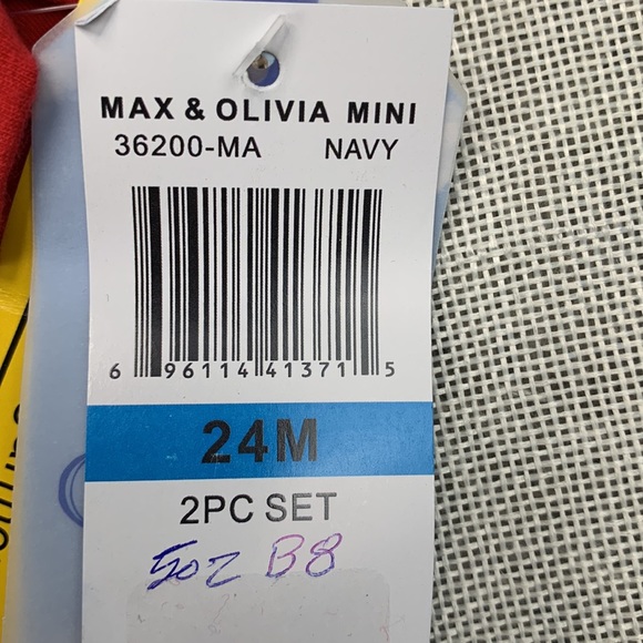 MAX & OLIVIA Boys Gripper Soles Easy Opening Front Zipper Onesie Size 24M - Picture 2 of 9